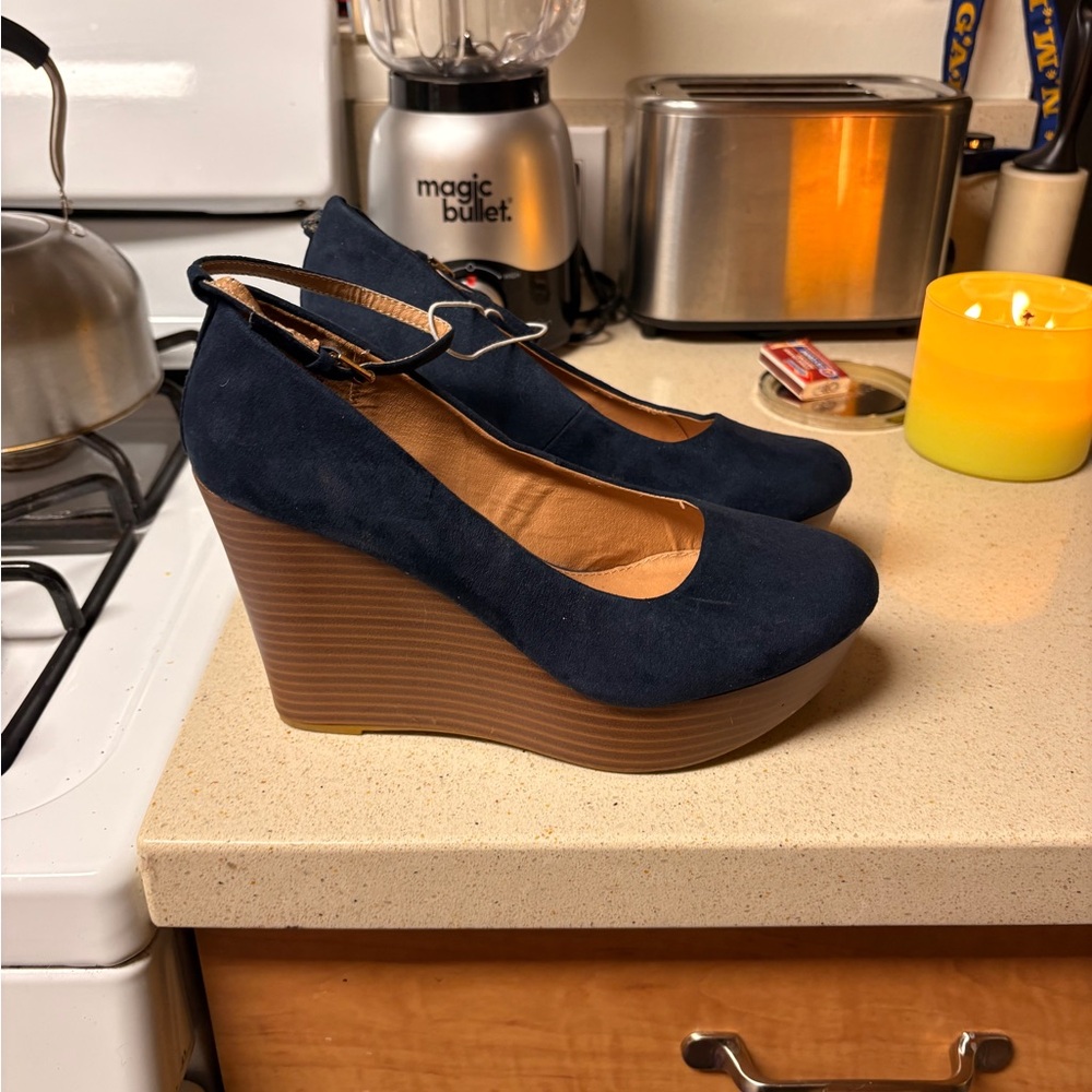 Report Navy Blue Heels with Ankle Strap - Picture 2 of 6